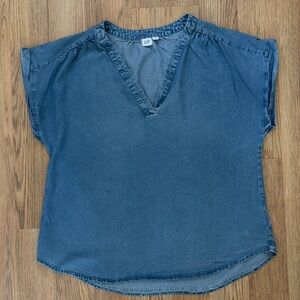 GAP Women's soft denim V-Neck short sleeve shirt